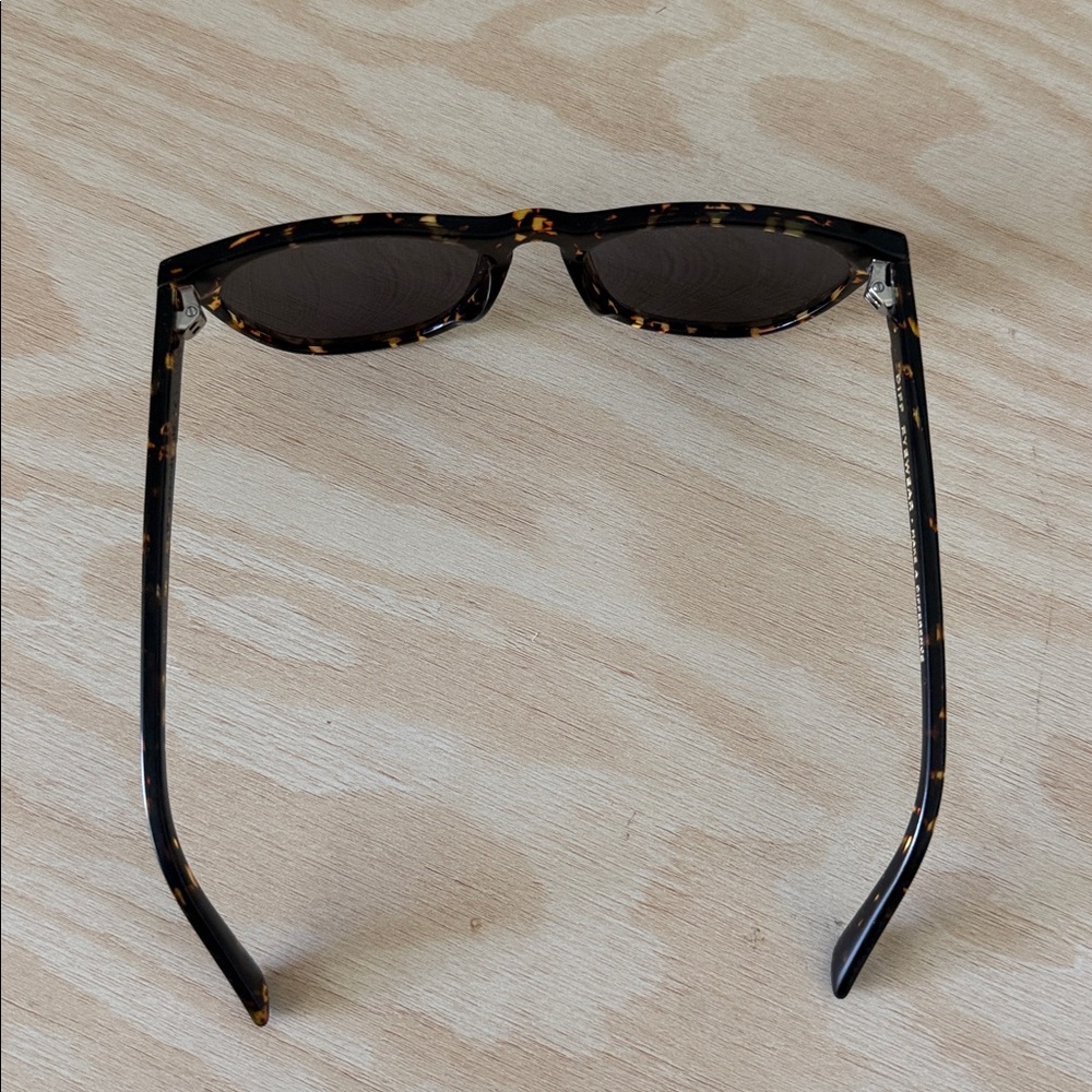 Tortoise Shell DIFF Polarized Sunglasses with Cas… - image 7